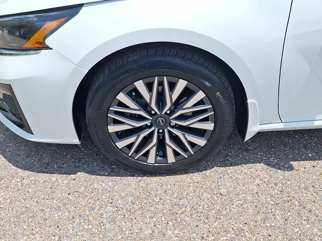 Used 2024 White Nissan 2.5 SV image 16