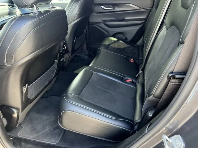 Used 2024 Gray Jeep Altitude image 11