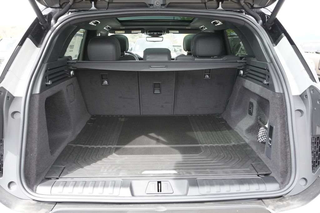 New 2026 Borasco Grey Land Rover SE image 31