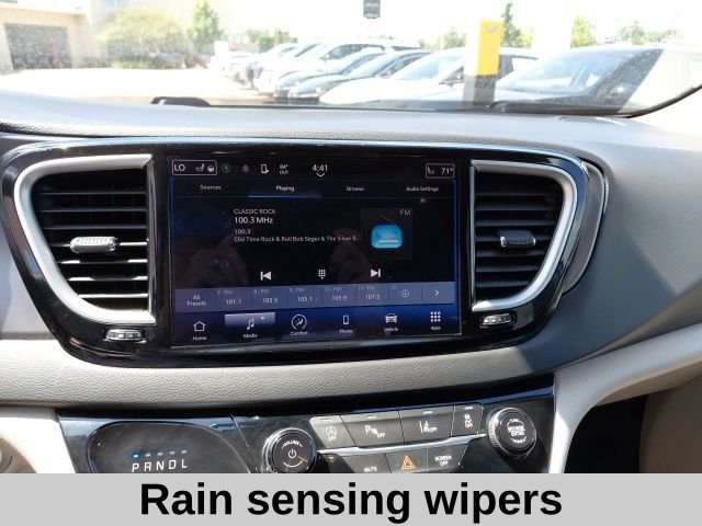 Used 2024 Silver Chrysler Touring L image 16