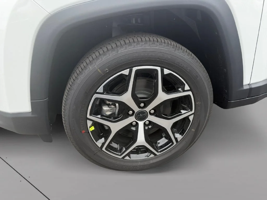 New 2026 Bright White Clear-Coat Exterior Paint Jeep Limited image 9