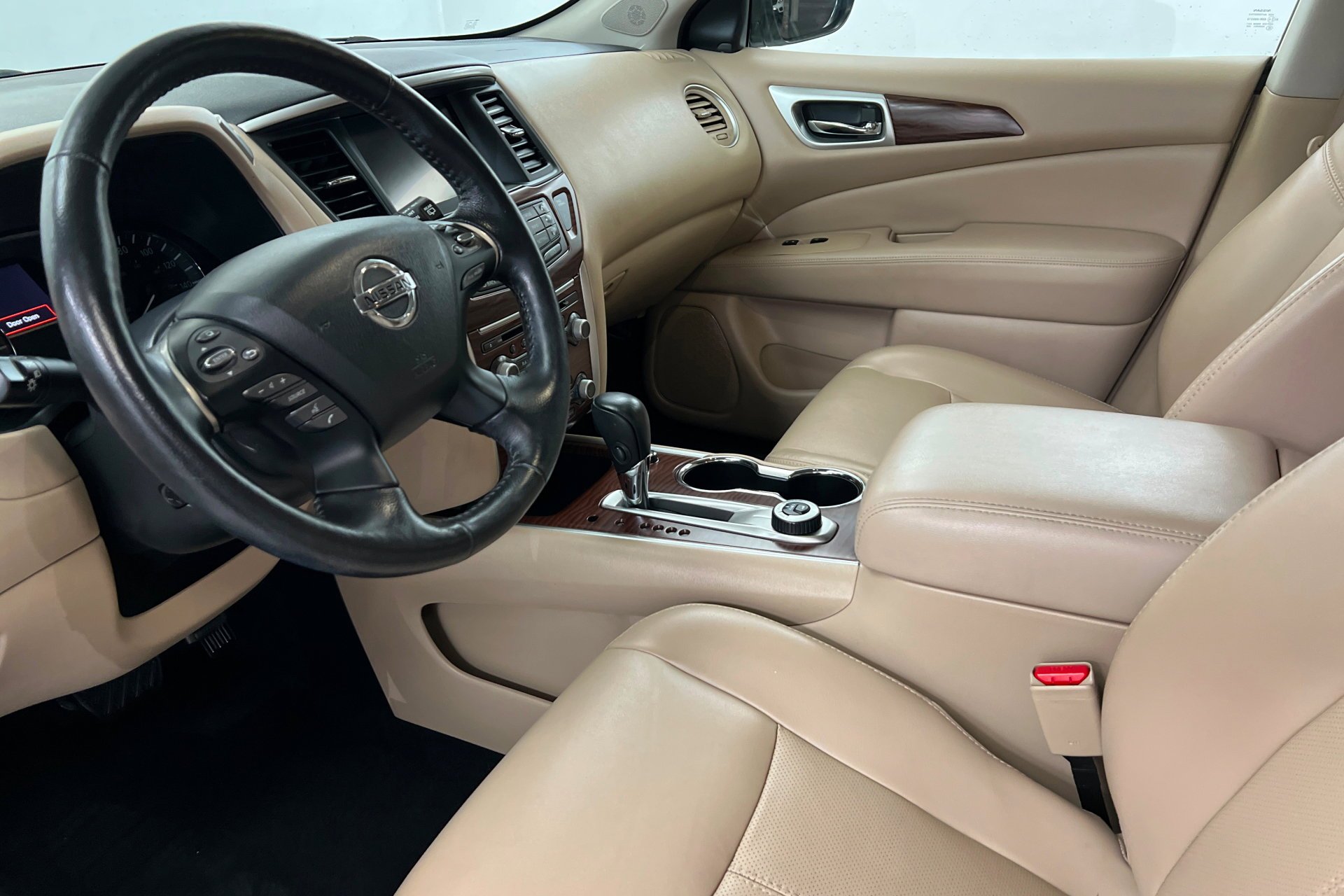 Used 2020 Pearl White Tricoat Nissan Platinum image 16