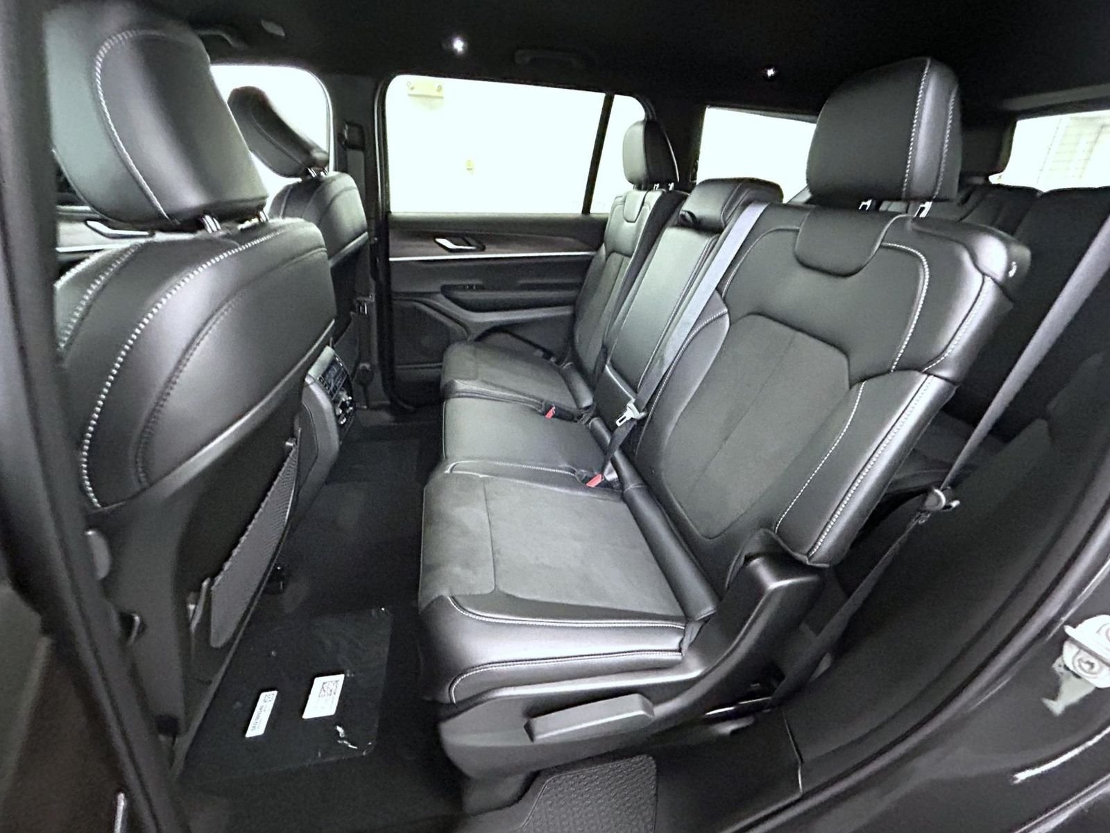 New 2026 Baltic Gray Metallic Clear-Coat Exterior Paint Jeep Altitude image 21