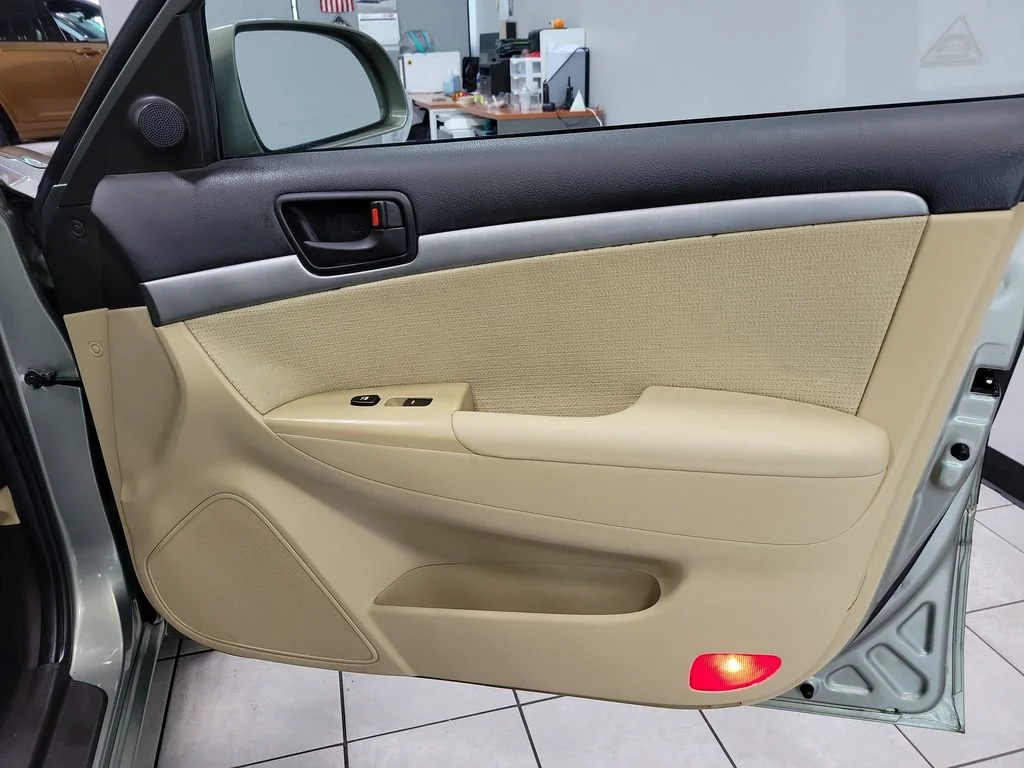 Used 2010 Beige Hyundai GLS image 19