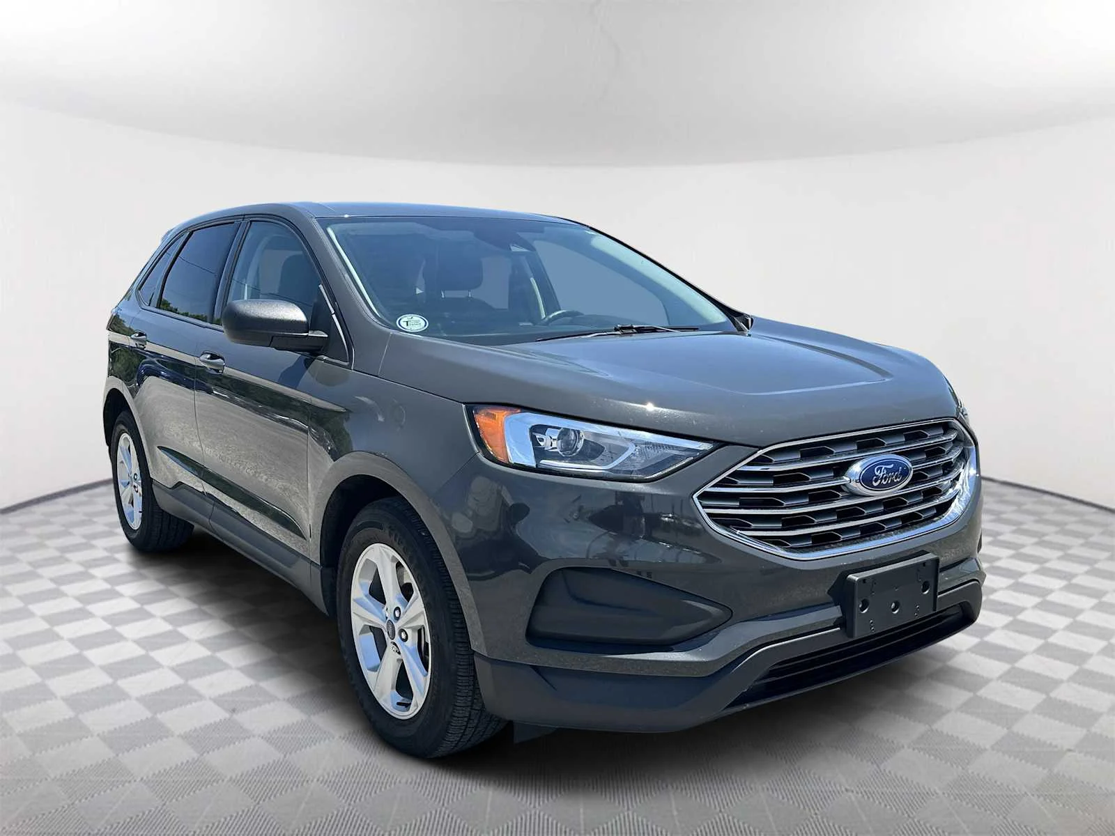2021 Ford Edge SE's photo