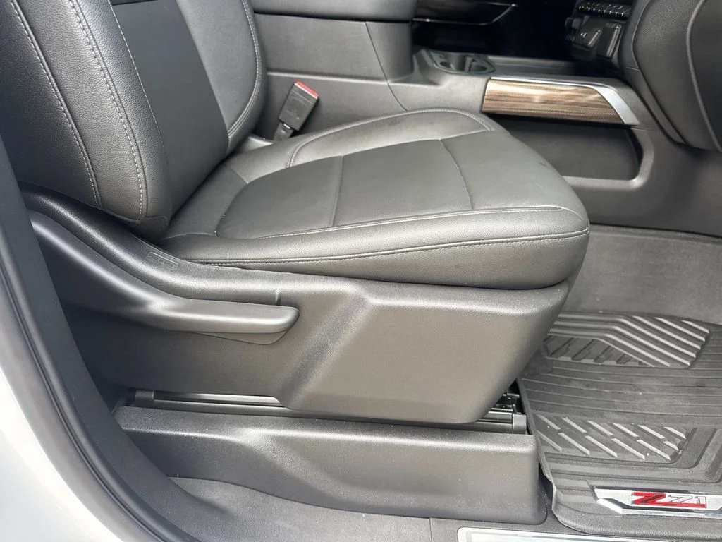 Used 2021 White Chevrolet RST image 27