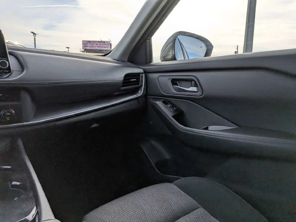 Certified Used 2025 Gun Metallic Nissan SV image 18