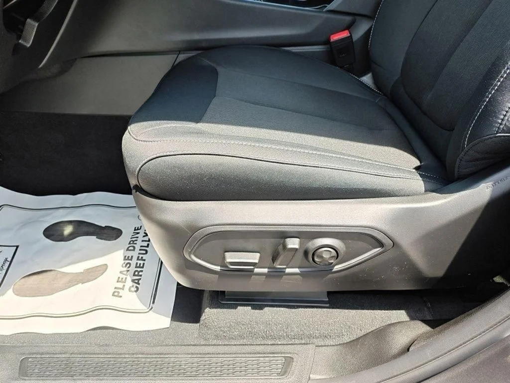 New 2026 Baltic Gray Metallic Clearcoat Jeep Laredo image 18