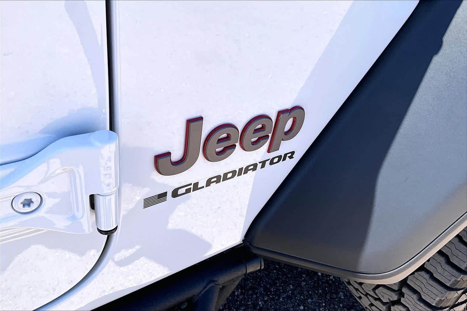 Used 2025 Bright White Clearcoat Jeep Rubicon image 8