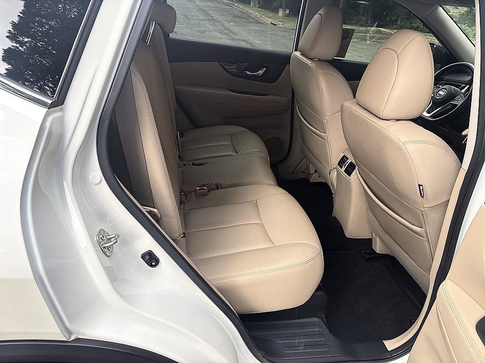 Used 2020 Pearl White Tricoat Nissan SL image 22