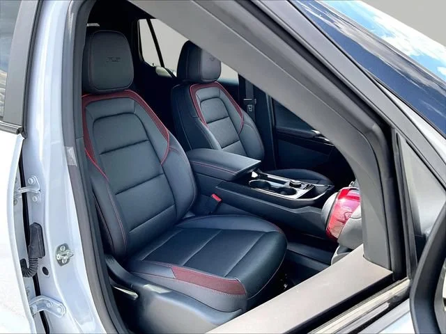 New 2027 Polar White Tricoat Chevrolet RS image 31
