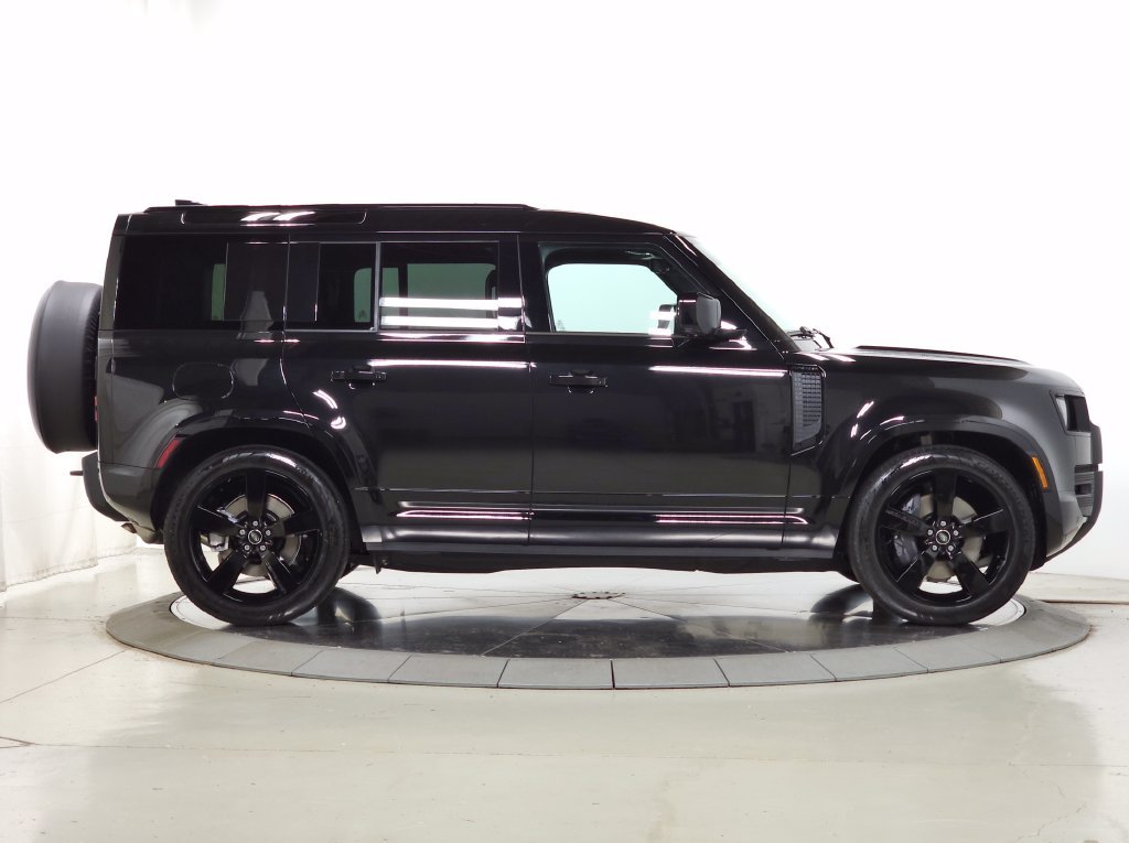 Certified Used 2025 Black Land Rover X-Dynamic SE image 8