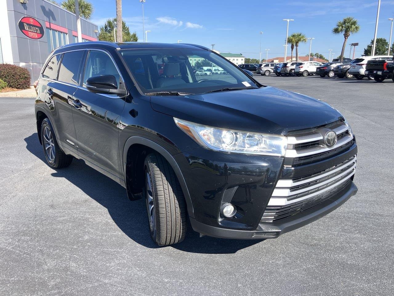 Used 2017 Black (Midnight Black Metallic) Toyota XLE AWD image 7