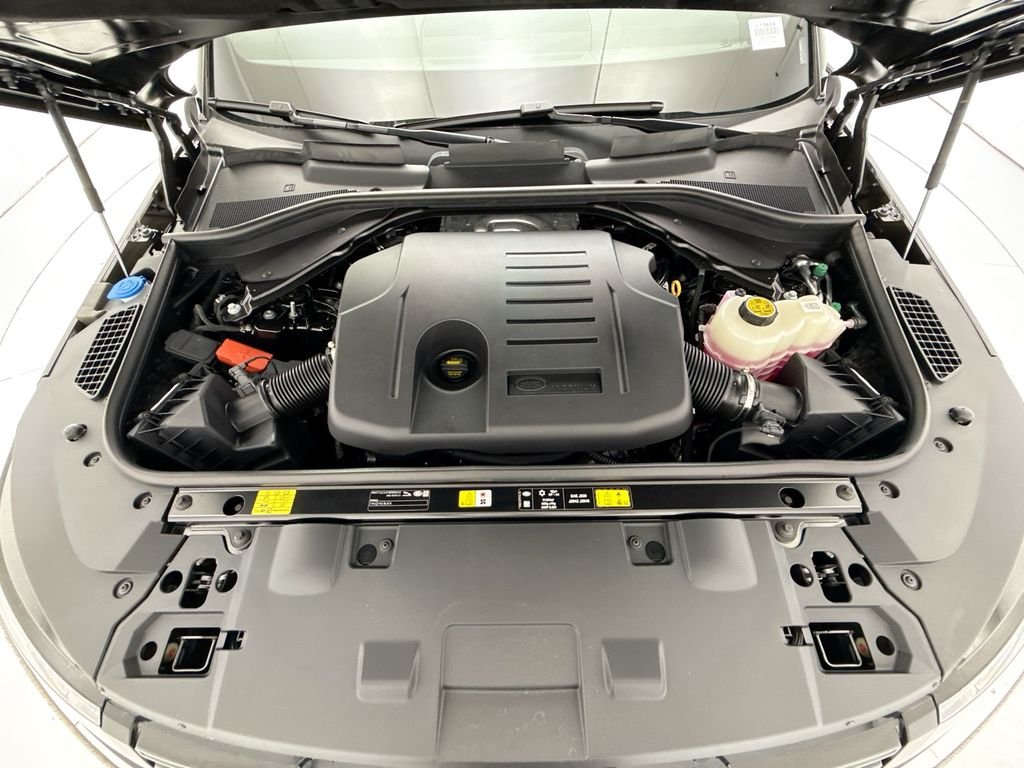 New 2026 Santorini Black Land Rover SE image 29