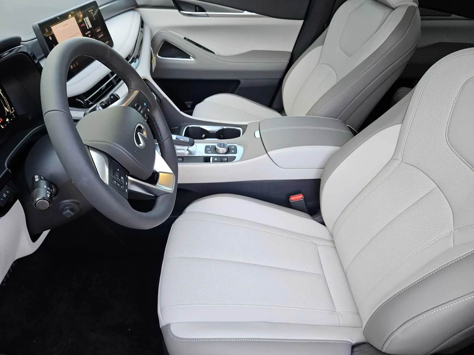 New 2027 MINERAL BLACK INFINITI Luxe AWD image 8