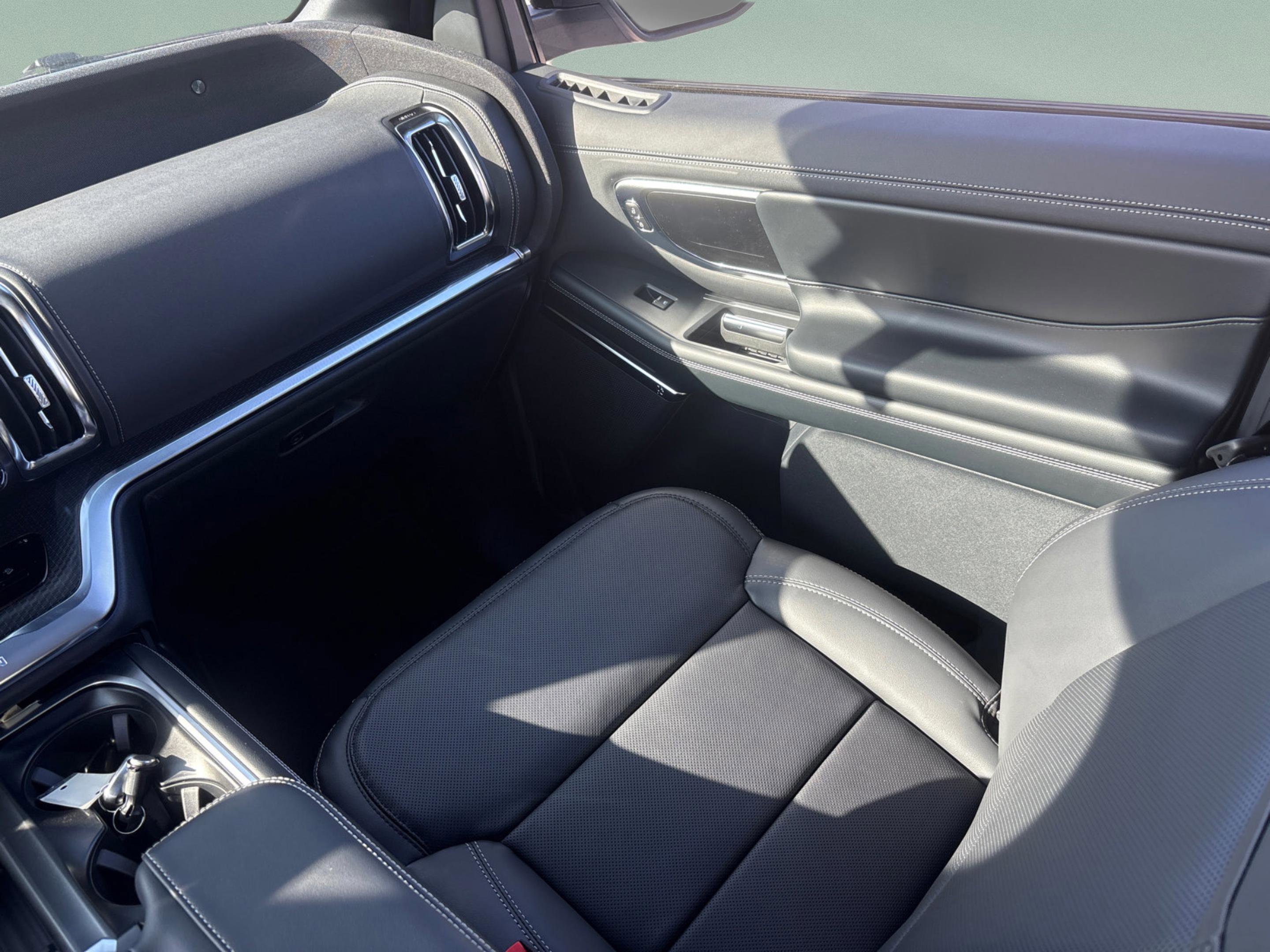 New 2026 Star White Metallic Tri-Coat Ford MAX Platinum® image 16
