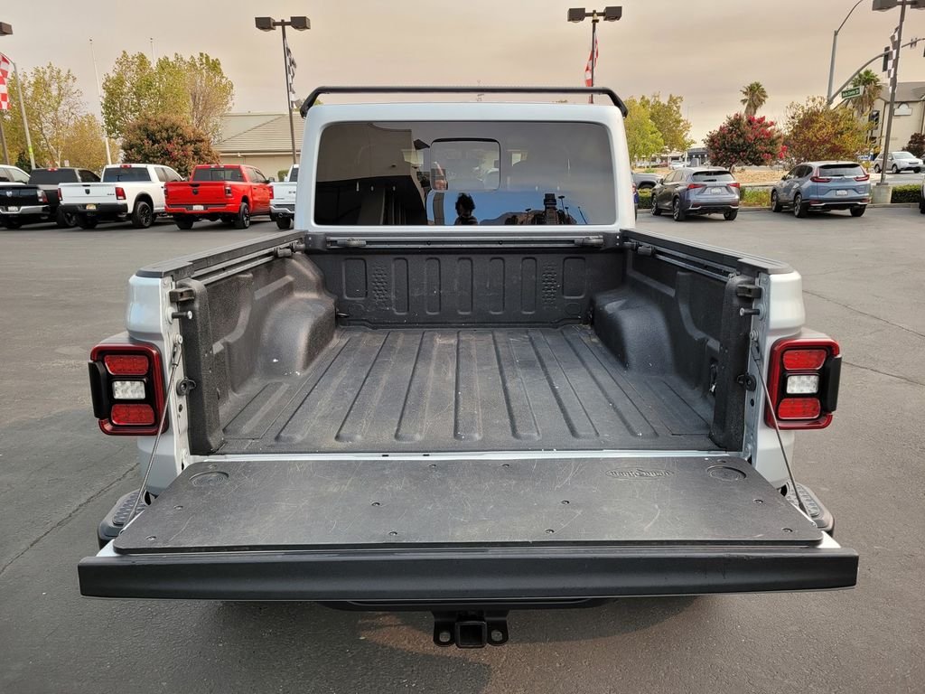 Used 2023 Silver Jeep Mojave image 10