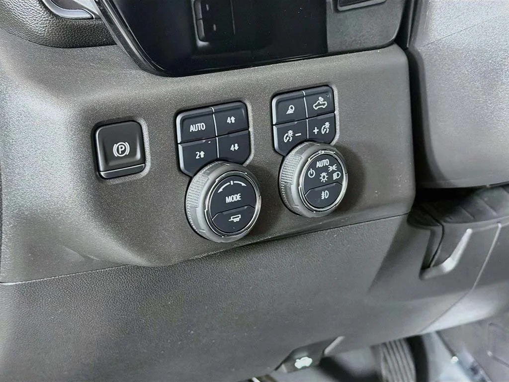 Used 2023 White Chevrolet LT Trail Boss image 31