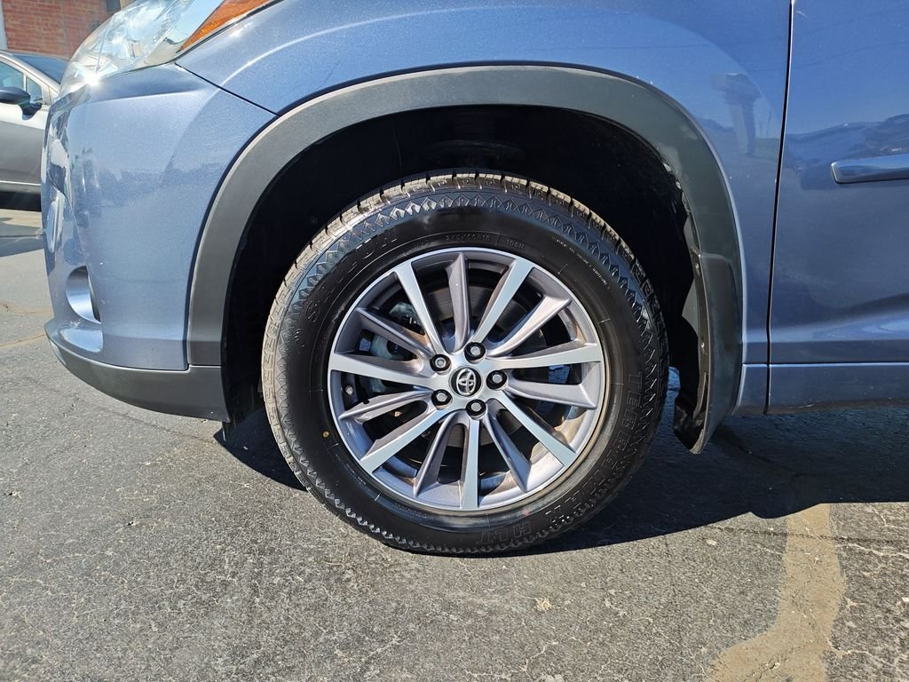 Used 2018 Blue Toyota XLE image 10