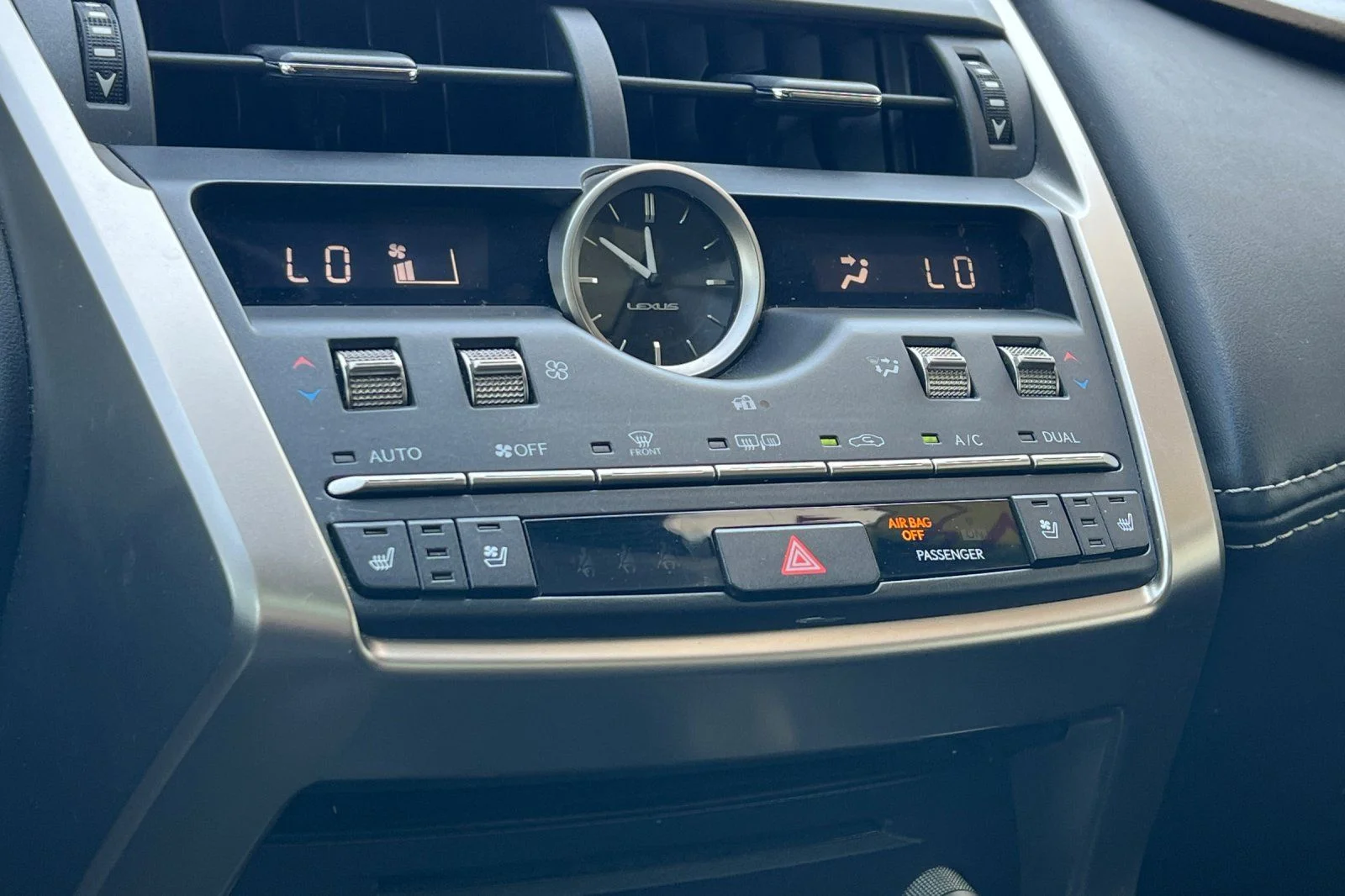 Used 2019 Silver Lexus 300h image 21