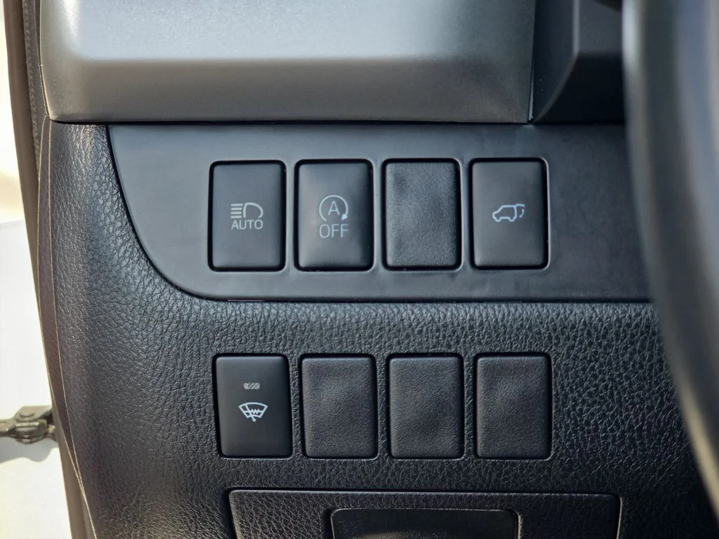 Used 2019 White Toyota SE image 29