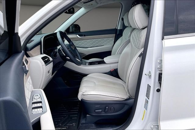Used 2022 White Hyundai Calligraphy image 23
