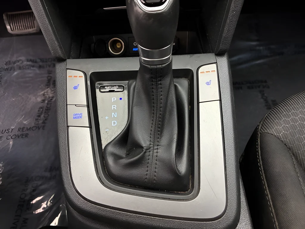 Used 2017 Quartz White Pearl Hyundai Value Edition image 22