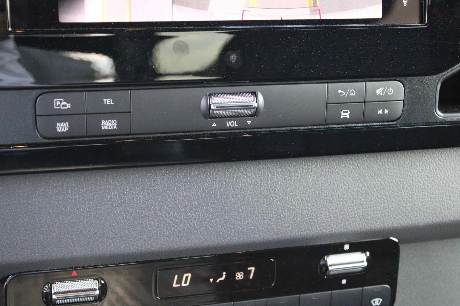 Used 2022  Mercedes-Benz Crew 144 WB image 16