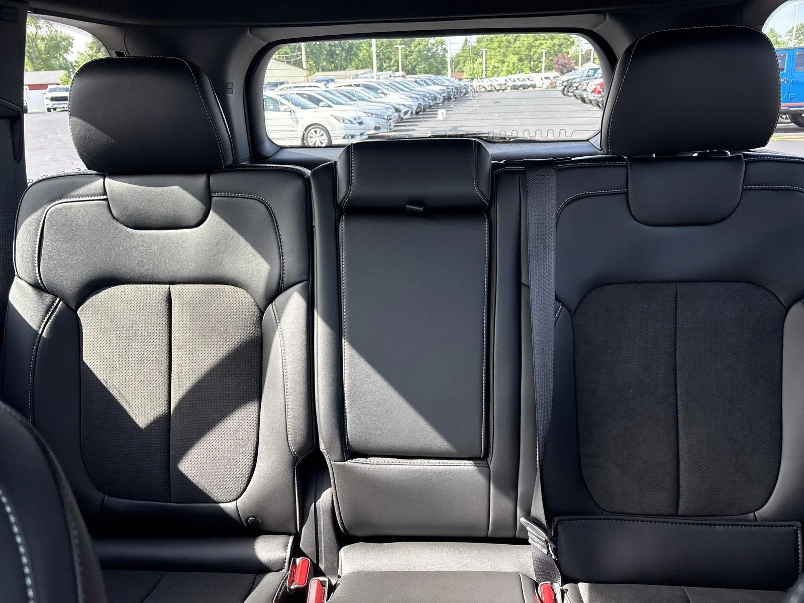 New 2026 Bright White Clearcoat Jeep Laredo Altitude image 24
