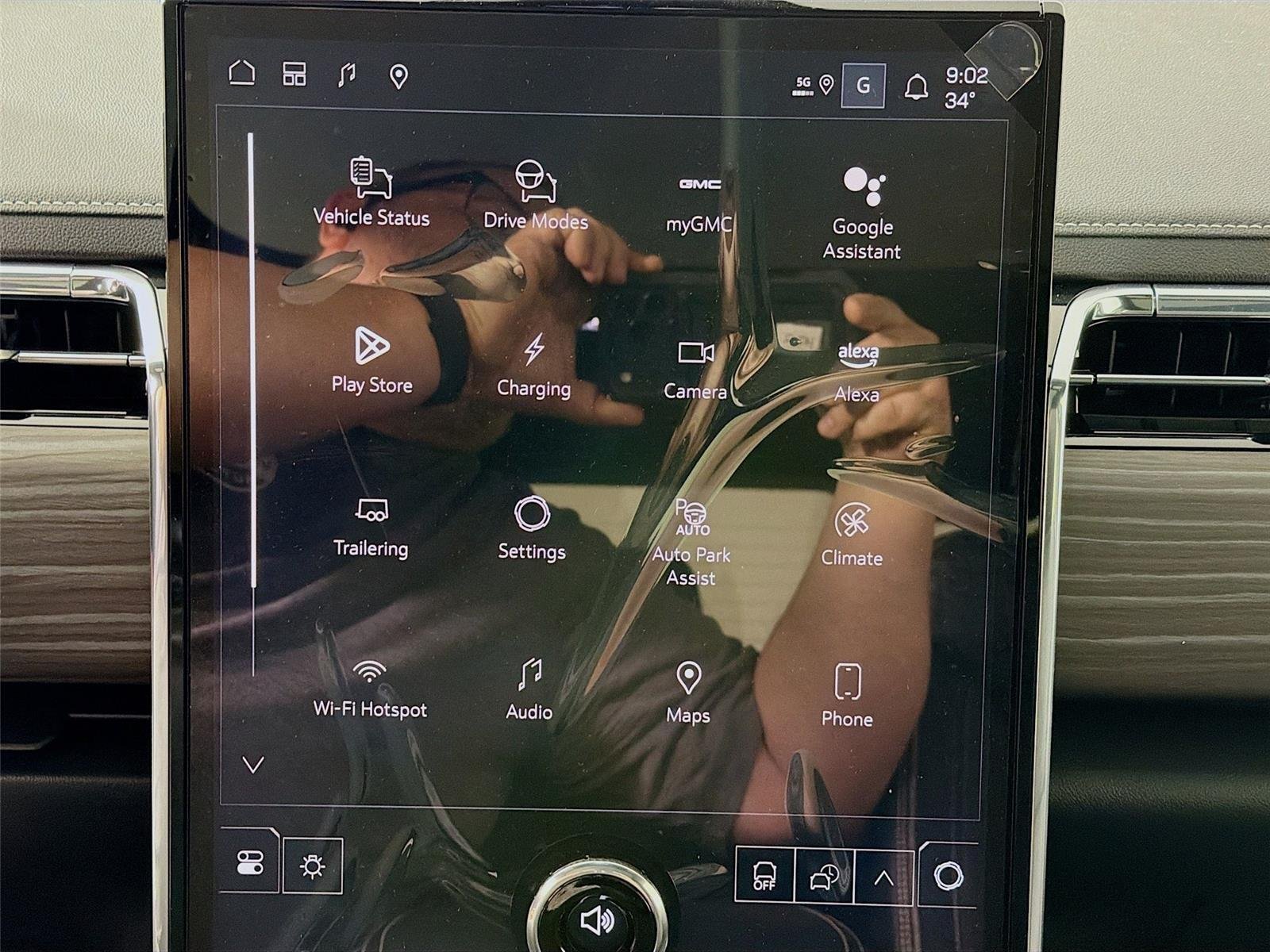 2025 GMC Sierra EV Denali - Photo 15