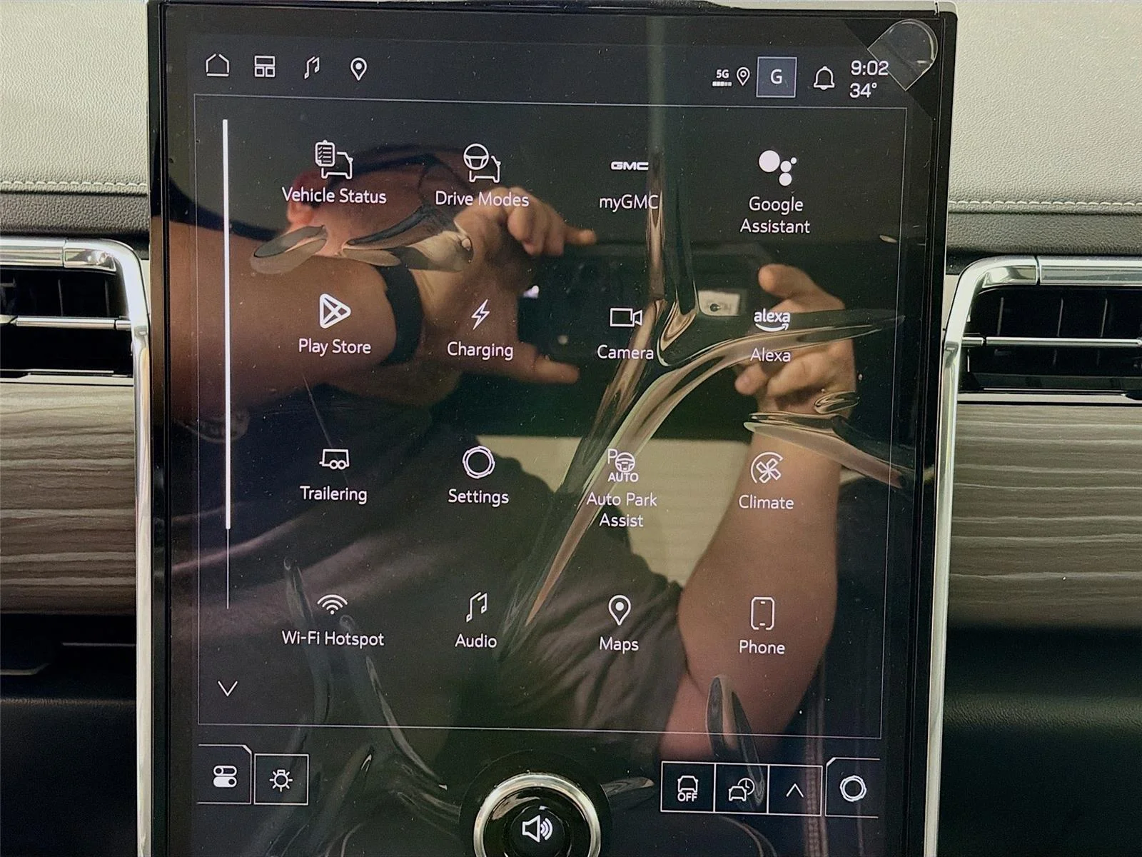 2025 GMC Sierra EV Denali - Photo 15