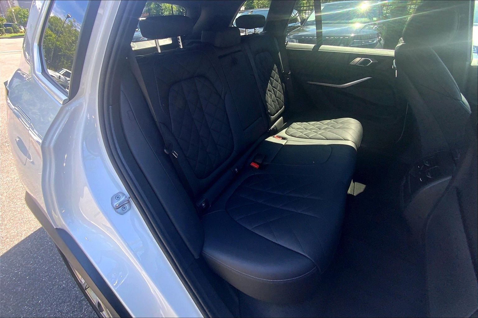 Used 2024 Alpine White BMW xDrive40i image 19