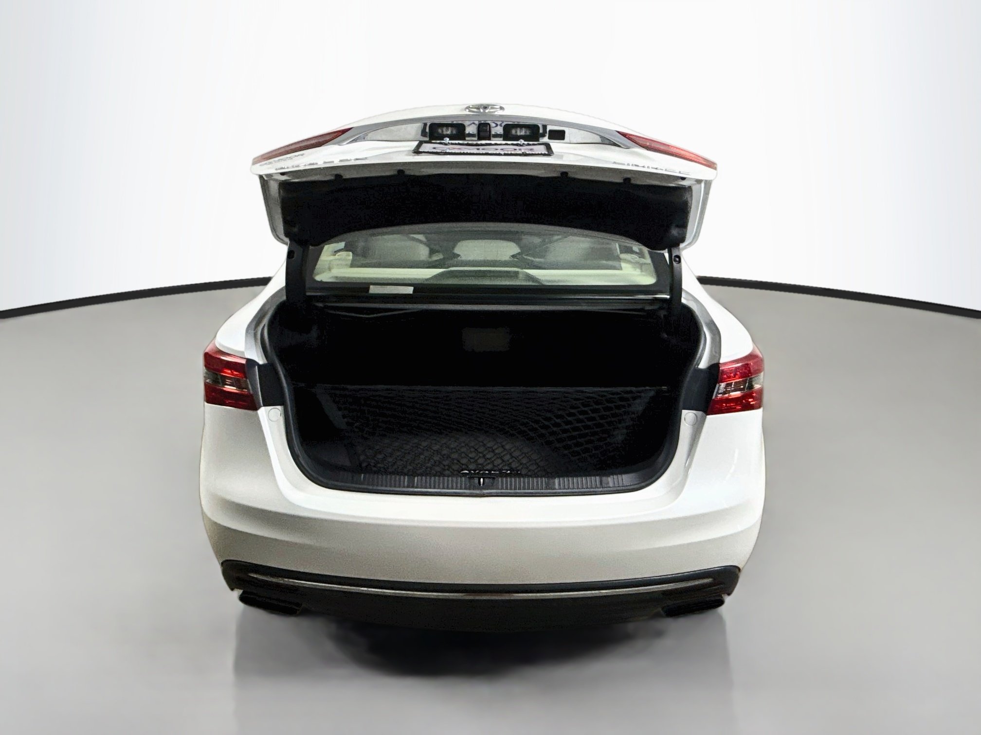 Used 2016 Blizzard Pearl Toyota Limited image 27
