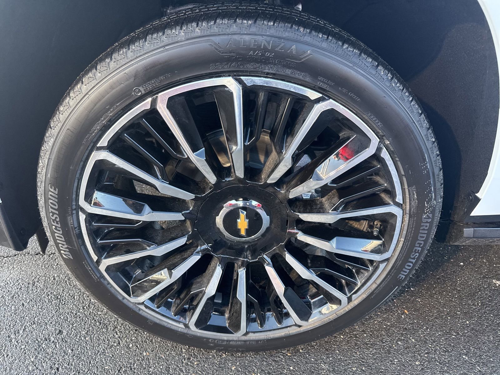 New 2026 Polar White Tricoat Chevrolet High Country Deluxe with 24in Wheels - Panoramic Sunroof - Super Cruise - Technology & Entertainment image 11