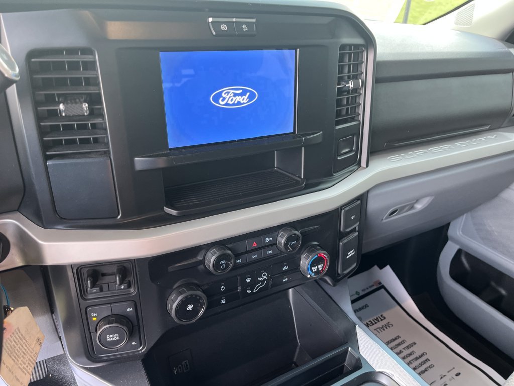 Used 2025 White Ford XL image 18
