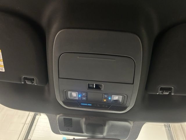 Used 2023 White Ford XLT image 3