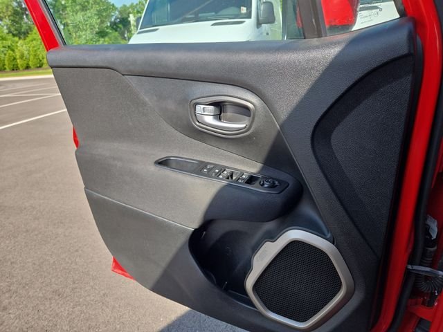 Used 2017 Red Jeep Latitude image 22