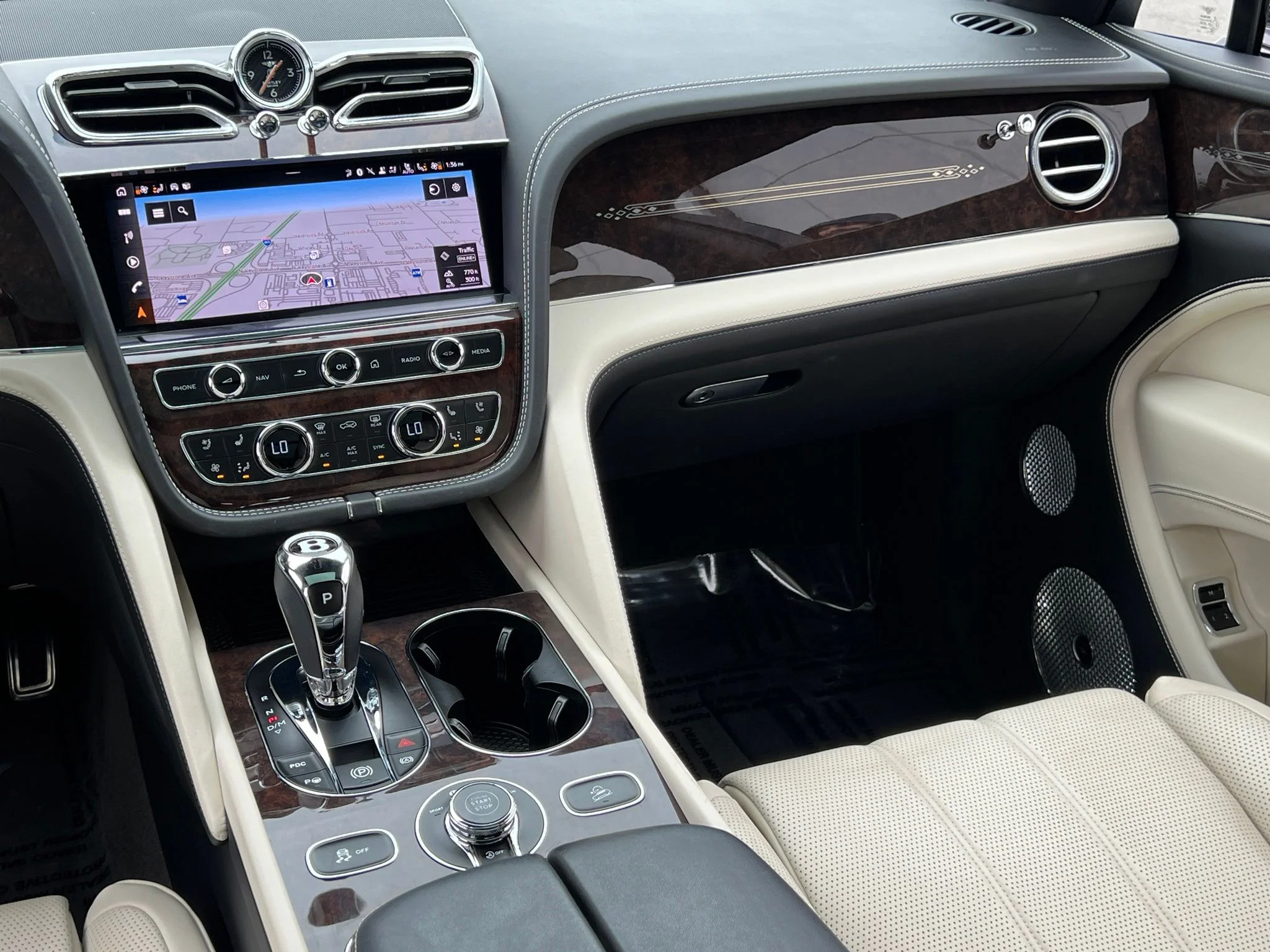 Used 2023 Blue Bentley  image 27