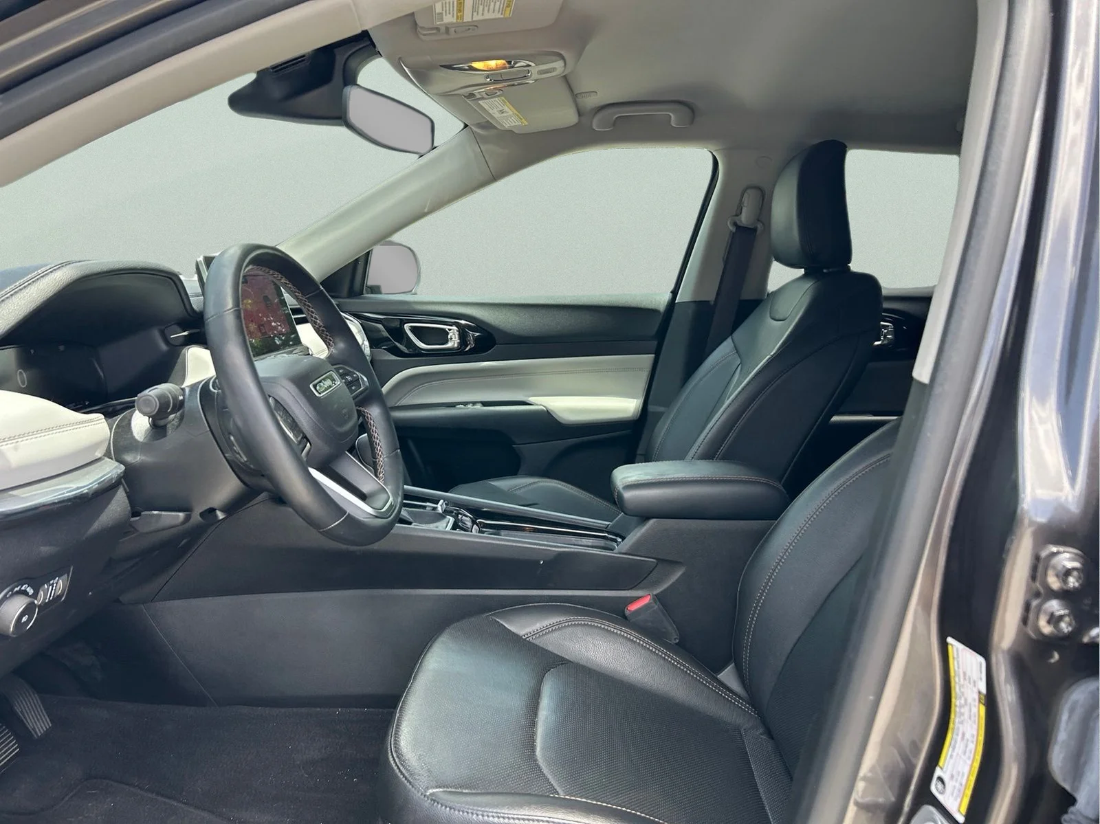 Used 2022 Crystal Metallic Jeep Limited image 9