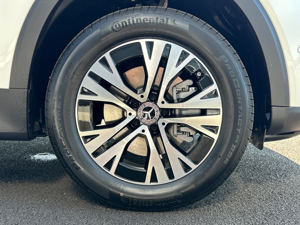 New 2026 Polar White Mercedes-Benz GLB 250 image 35