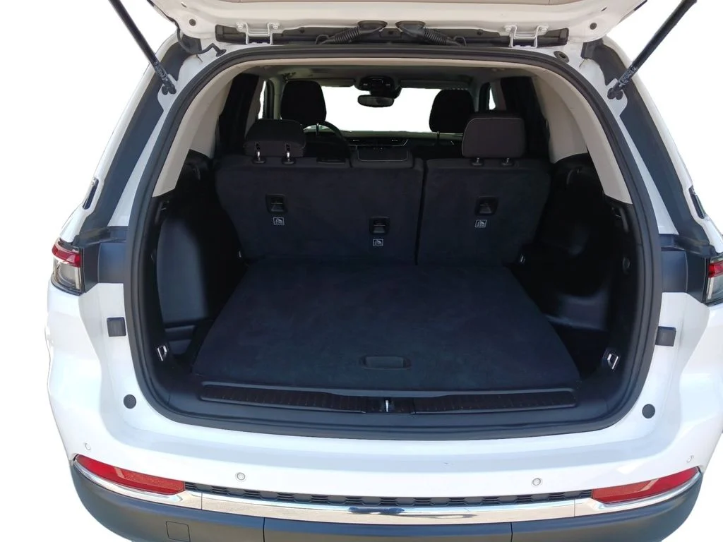 Used 2023 White Jeep Laredo image 13