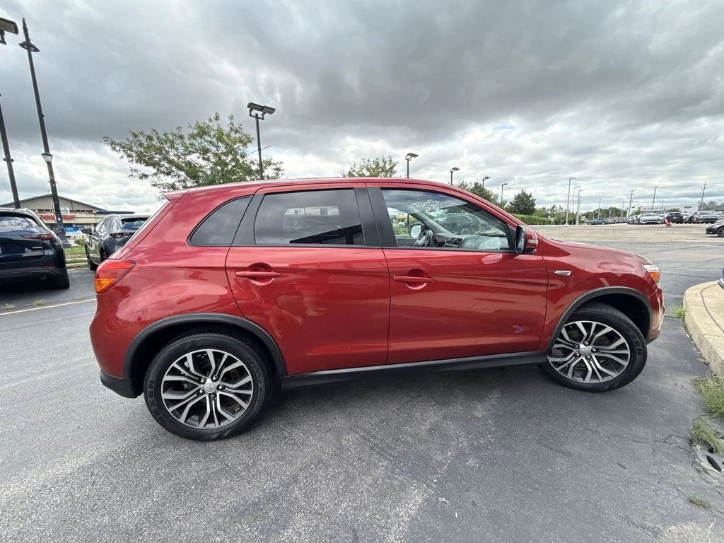 Used 2016  Mitsubishi ES image 4