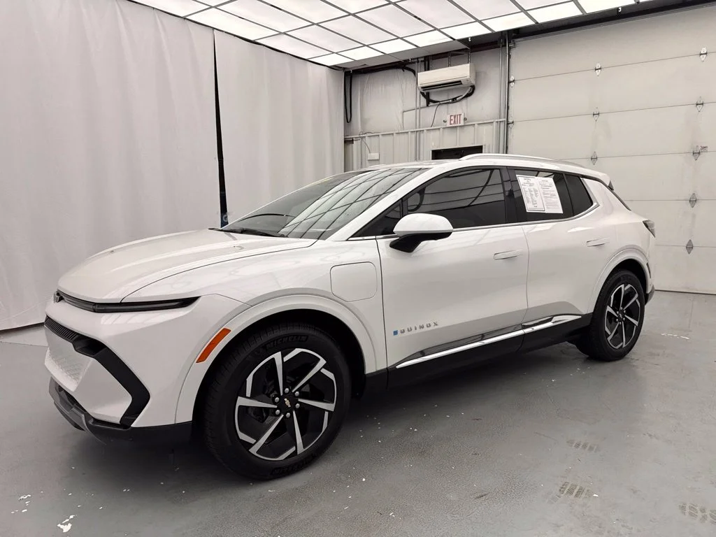 Used 2024 White Chevrolet LT image 3