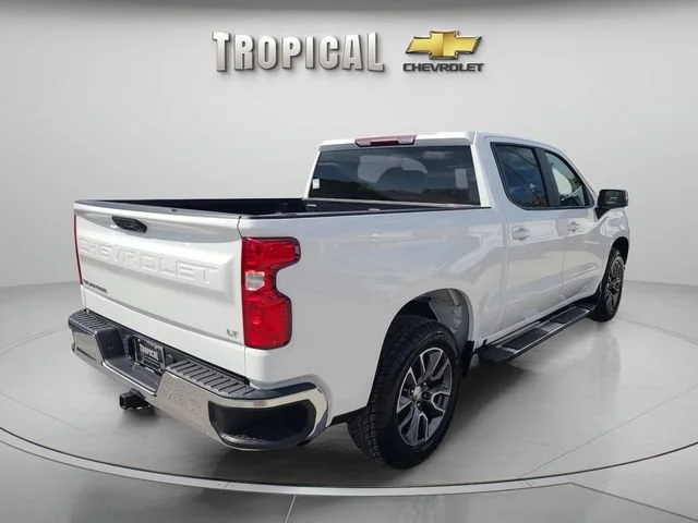Used 2023 SUMMIT WHITE Chevrolet LT image 5