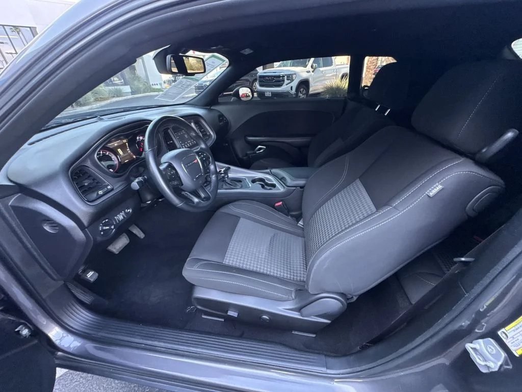 Used 2023 Gray Dodge SXT image 10