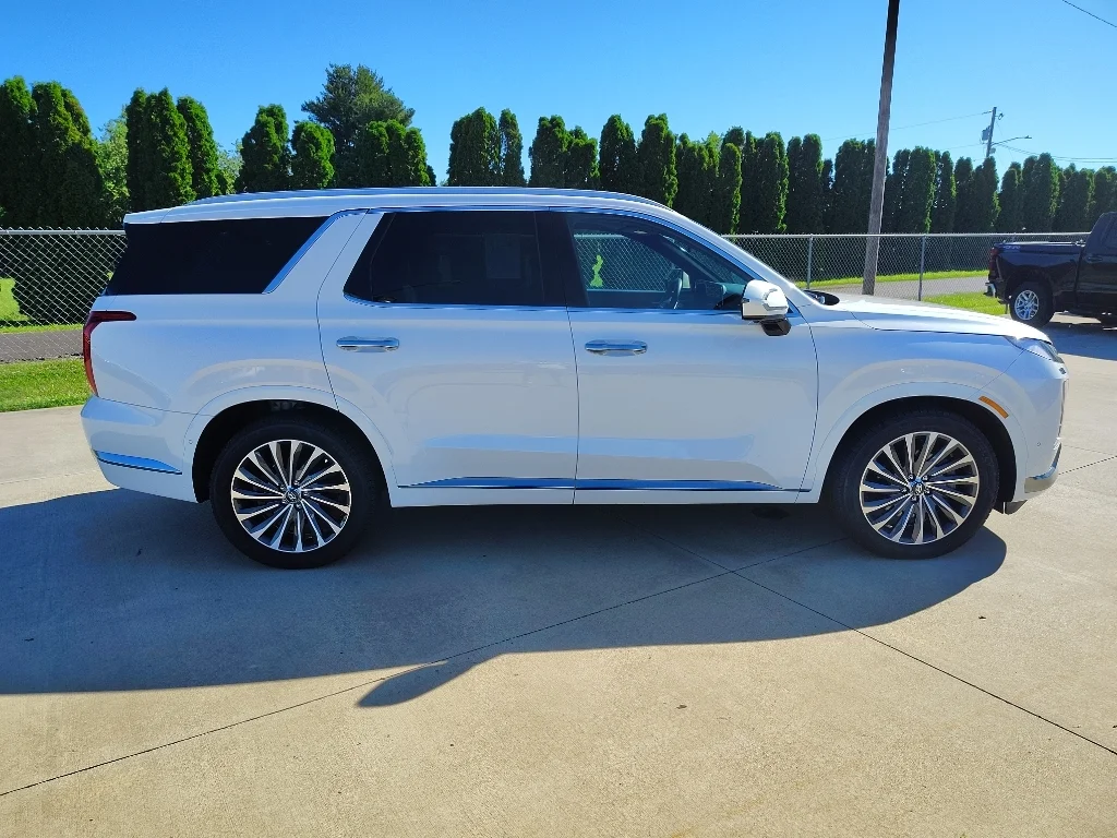 Used 2025 Hyper White Hyundai Calligraphy image 3