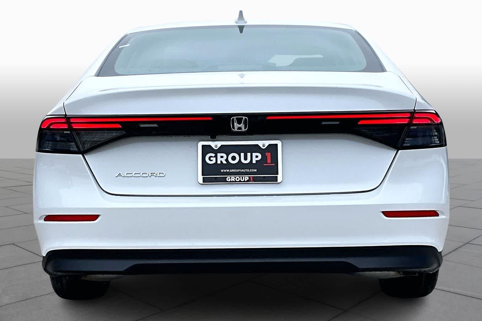 New 2026 Platinum White Pearl Honda LX image 4