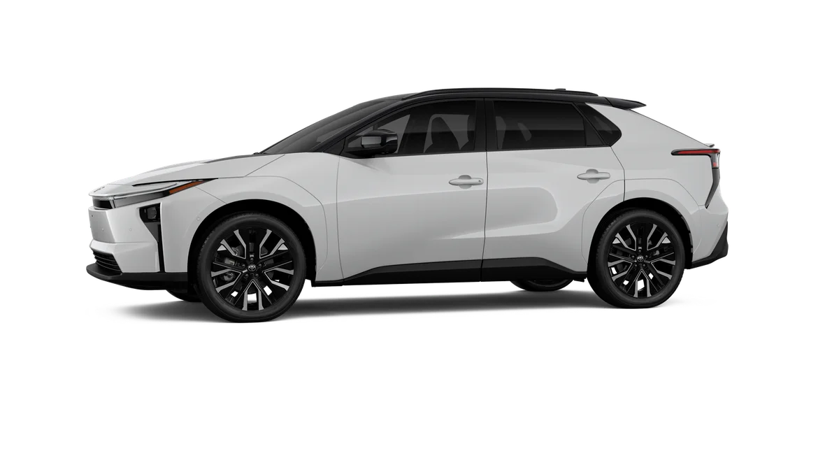 New 2026 Wind Chill Pearl with Midnight Black Metallic roof Toyota Limited image 4