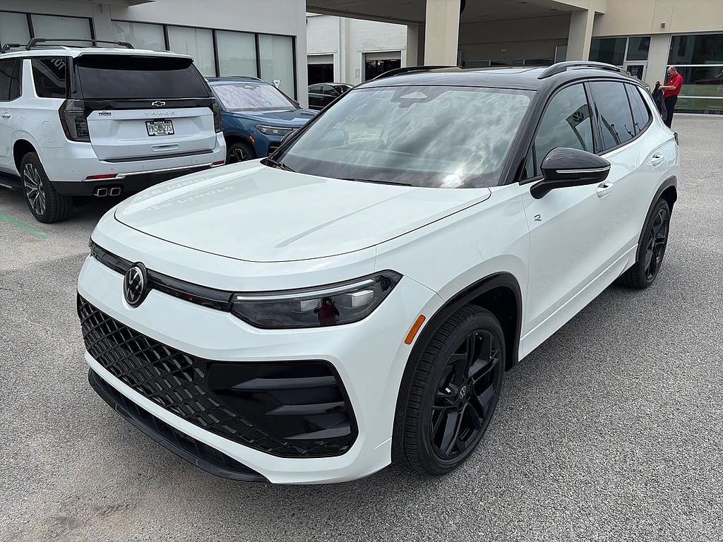 New 2026 Opal White w/ Deep Black Roof Volkswagen SE R-Line Black FWD image 2