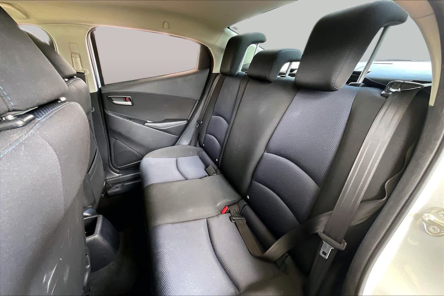 Used 2019 Icicle Toyota LE image 18
